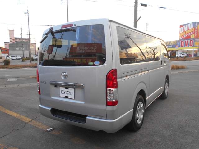 Toyota Hiace Van 6
