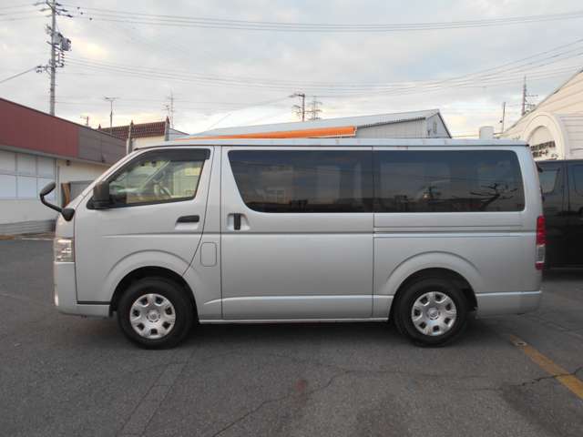 Toyota Hiace Van 7