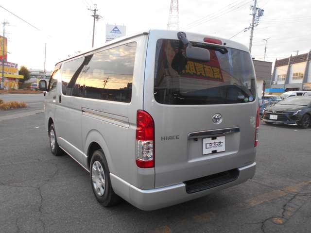 Toyota Hiace Van 8