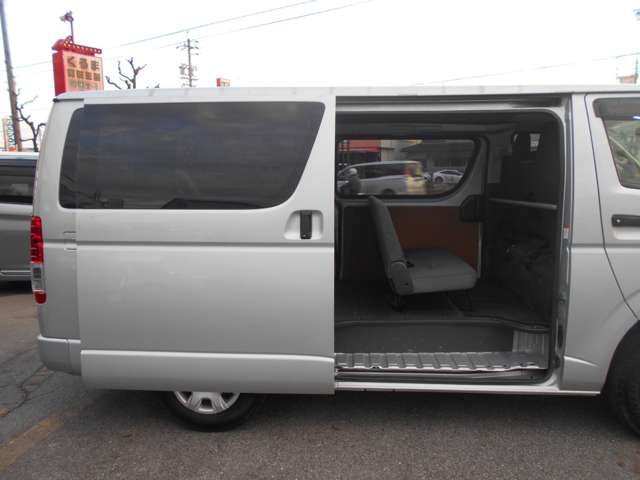 Toyota Hiace Van 9