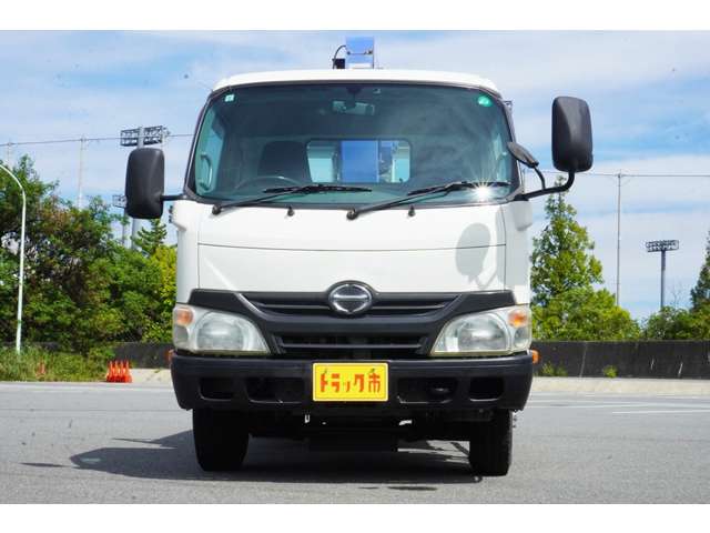 Hino Dutro 9