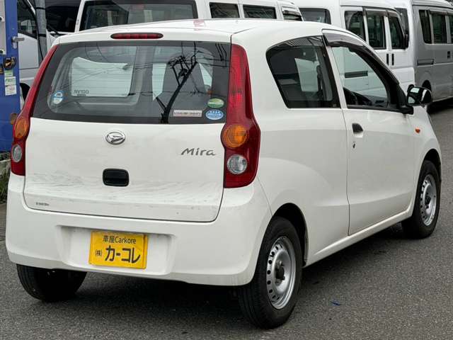 Daihatsu Mira 8