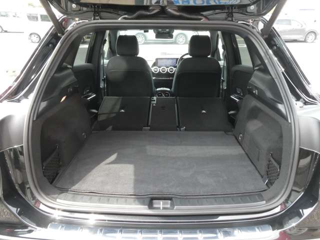 Mercedes-Benz GLA-Class 10