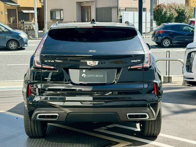 Cadillac XT4 8