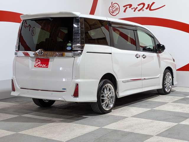 Toyota Voxy 11