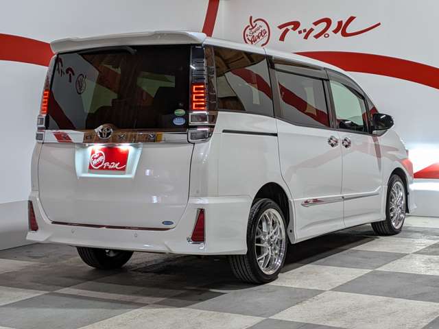 Toyota Voxy 12