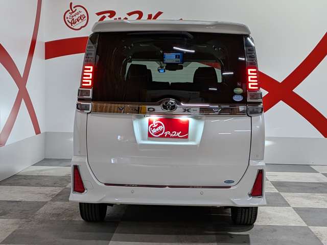 Toyota Voxy 9