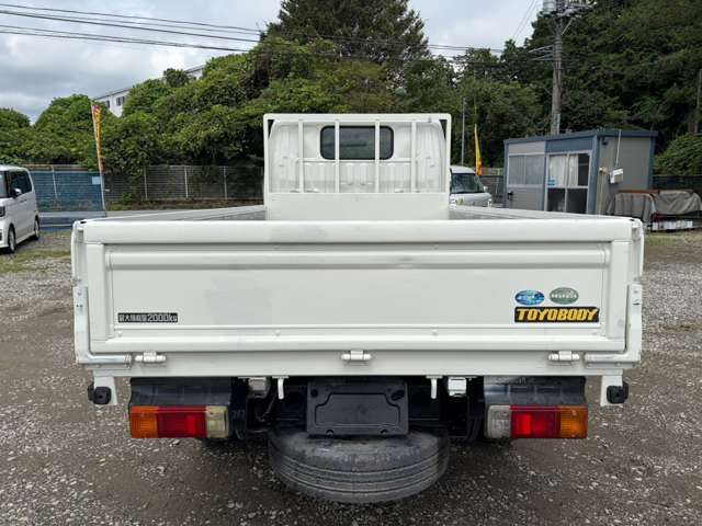 Hino Dutro 9