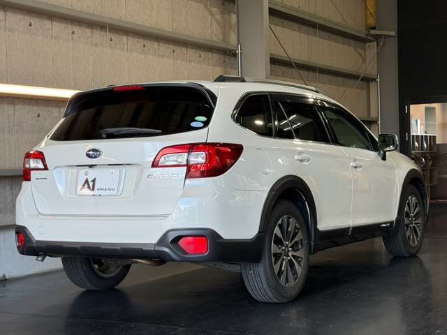 Subaru Legacy Outback 11