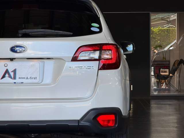 Subaru Legacy Outback 5