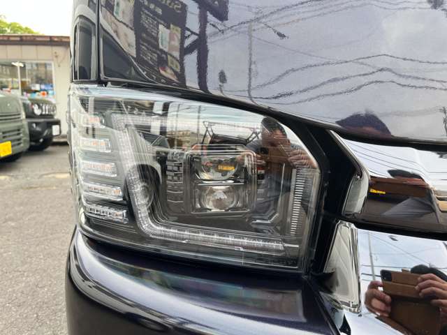 Toyota Hiace Van 11