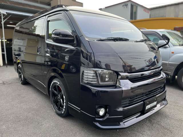 Toyota Hiace Van 4