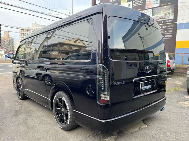 Toyota Hiace Van 8