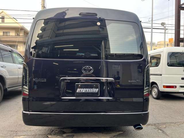 Toyota Hiace Van 10