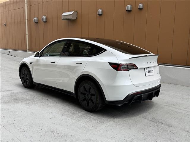 Tesla Model Y 12
