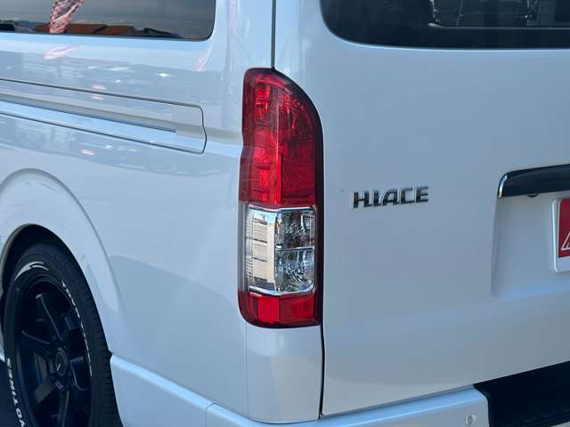 Toyota Hiace Van 12