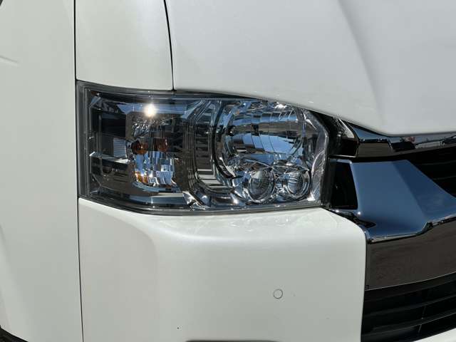Toyota Hiace Van 2