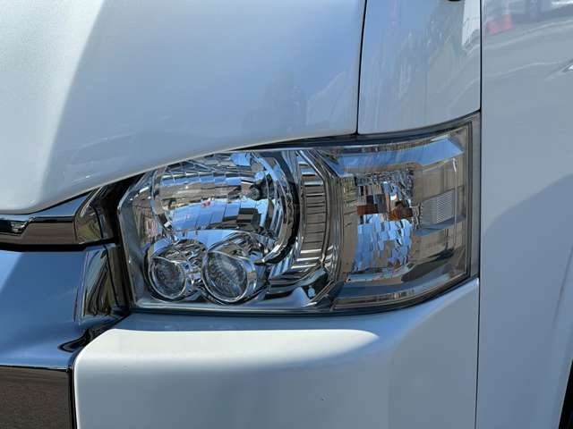 Toyota Hiace Van 3