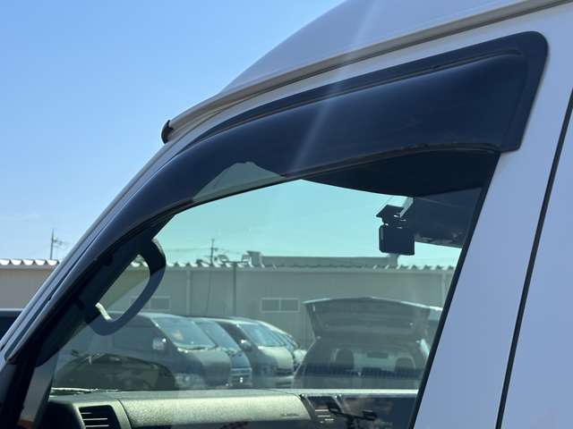 Toyota Hiace Van 8