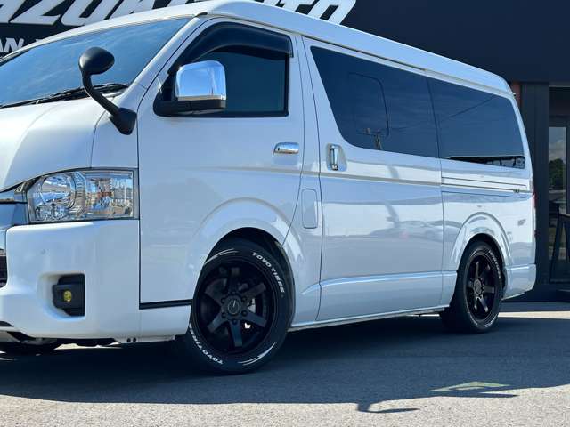 Toyota Hiace Van 9