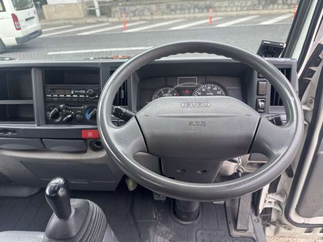 Isuzu Elf 11