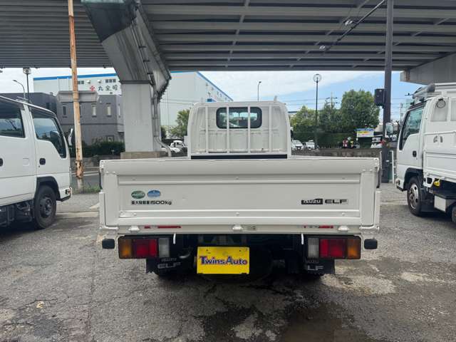 Isuzu Elf 4