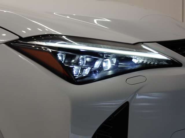 Lexus UX 5