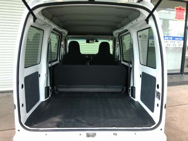 Daihatsu Hijet Cargo 12