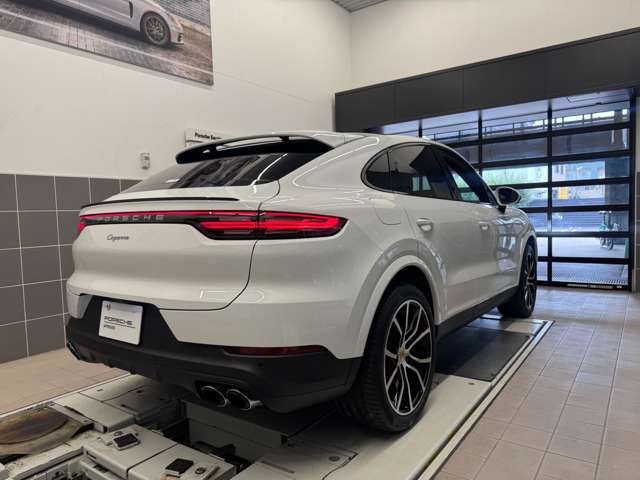 Porsche Cayenne Coupe 8