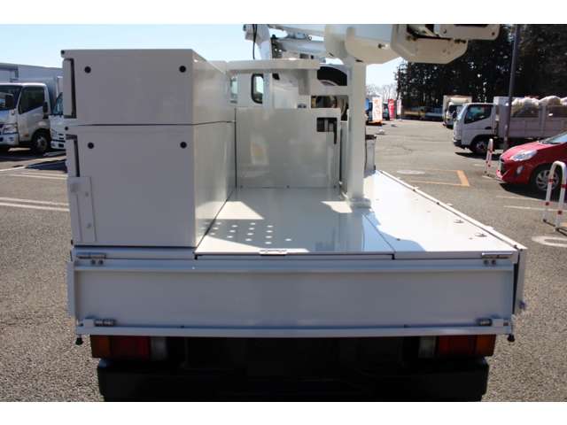 Isuzu Elf 12