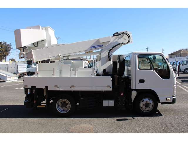Isuzu Elf 4