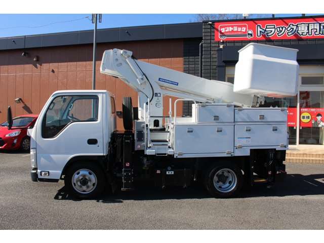 Isuzu Elf 8