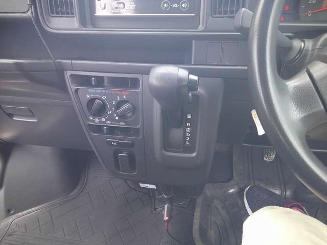 Daihatsu Hijet Deck Van 12