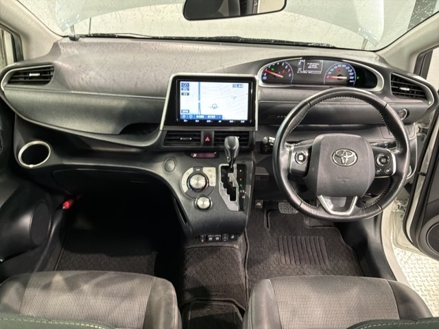 Toyota Sienta 8