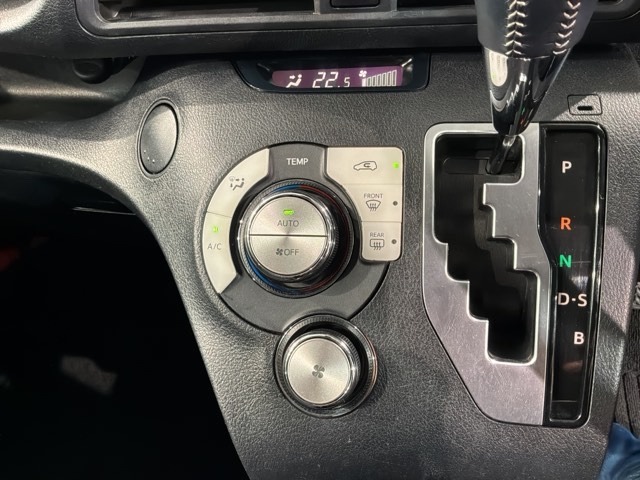 Toyota Sienta 9