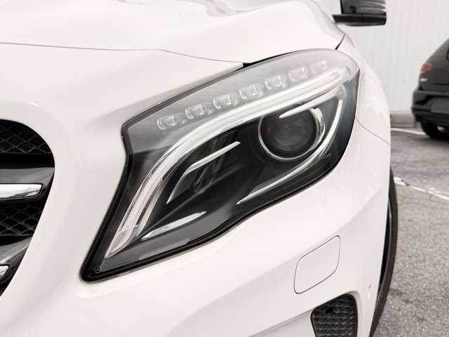 Mercedes-Benz GLA-Class 11