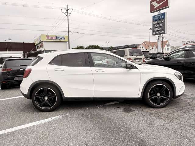 Mercedes-Benz GLA-Class 4