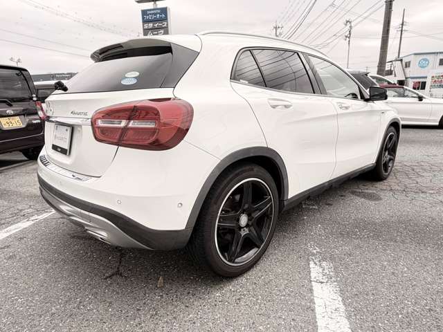 Mercedes-Benz GLA-Class 6