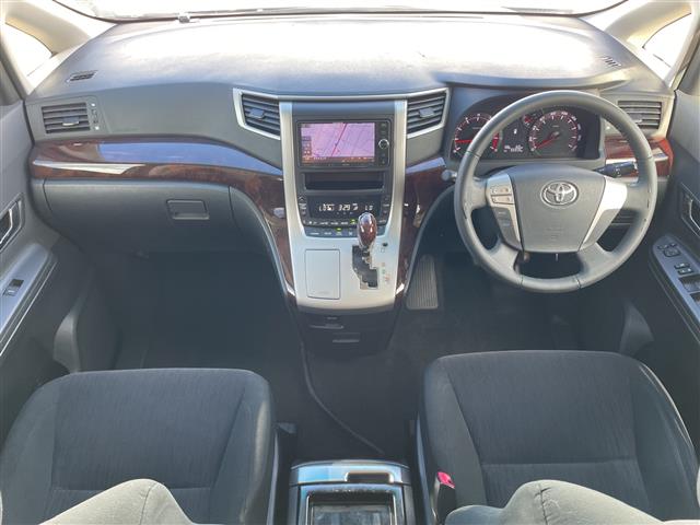 Toyota Vellfire 4