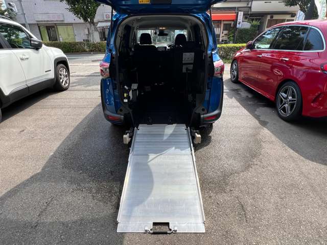 Toyota Sienta 3