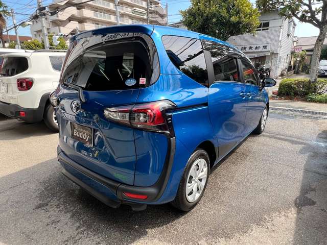 Toyota Sienta 6