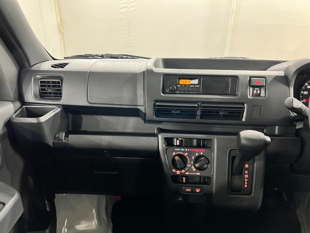 Daihatsu Hijet Cargo 6