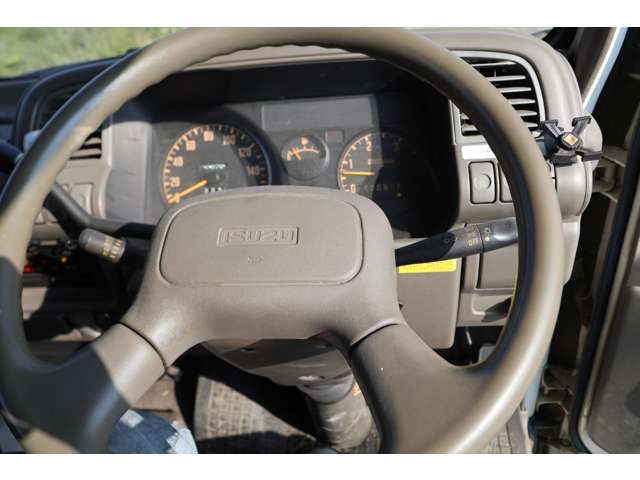 Isuzu Elf 11