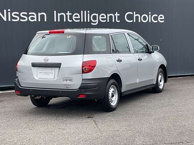 Nissan AD 5