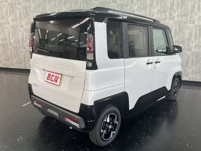 Mitsubishi Delica Mini 3