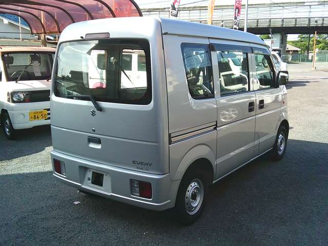 Suzuki Every 8