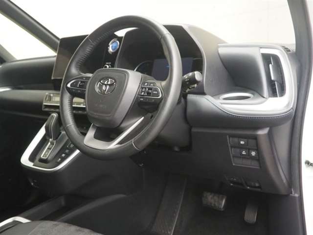 Toyota Voxy 11