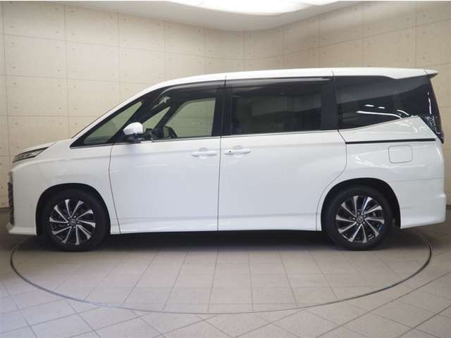 Toyota Voxy 6