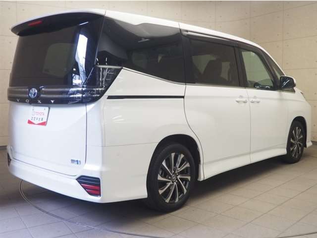 Toyota Voxy 8