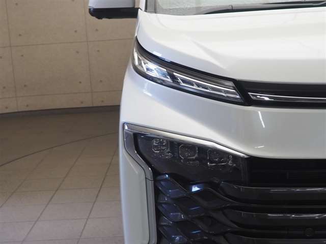 Toyota Voxy 10